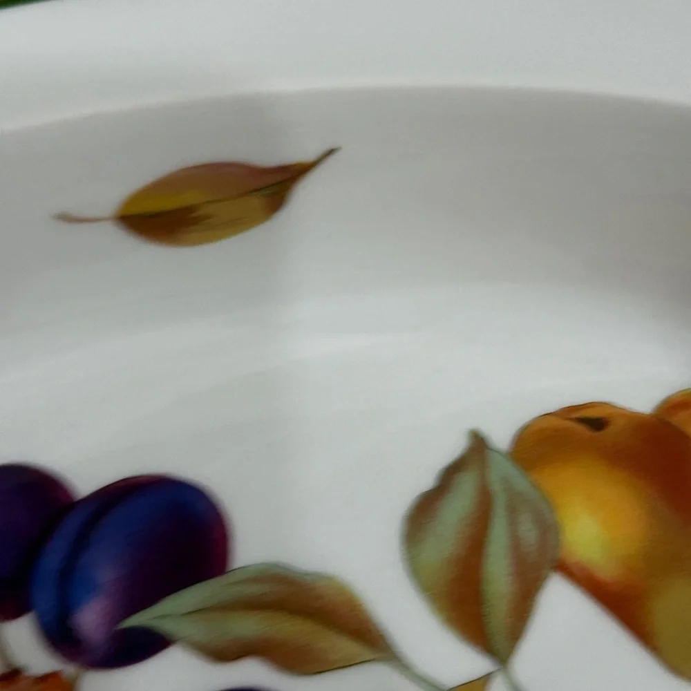 Royal Worcester 1986‎ Evesham Vale Green 11.25”Oval Baker Serve Dish Fruit Peach